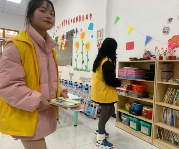 �Ͼ�������W(xu��)̩�݌W(xu��)Ժ�W(xu��)�ӣ����ഺ֮�����c(di��n)���F���l(xi��ng)�����֮��