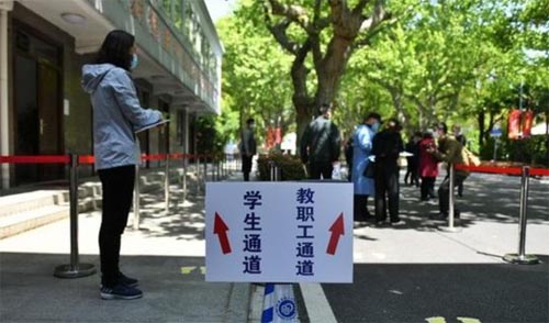 ��W(xu��)����У�ڼ��Ϻ���У�_����W(xu��)����(xi��ng)���߹����f(w��n)�o(w��)һʧ