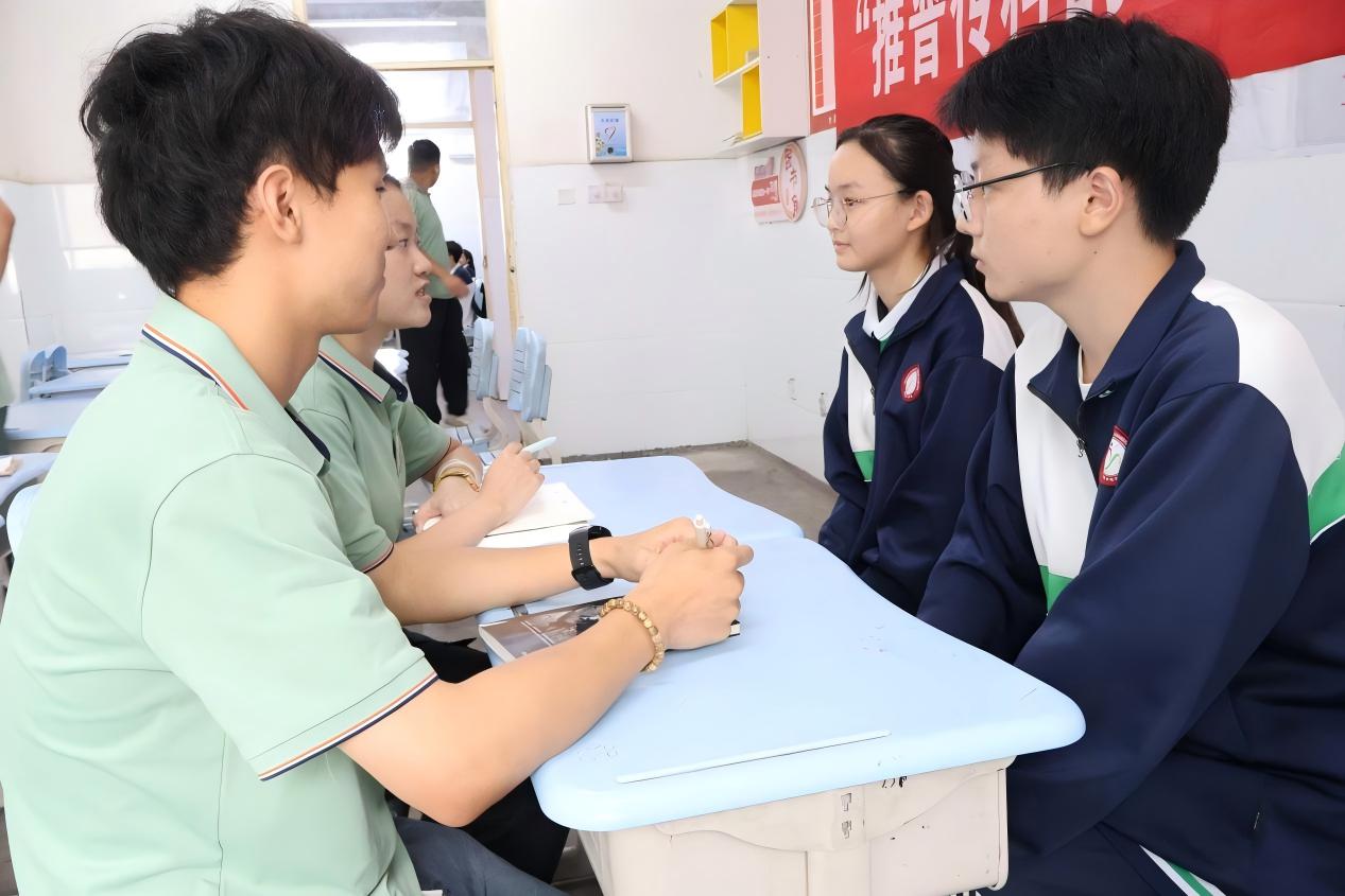 ���ώ�����W����WԺ�������f�(zh��n)���ČWУ�LՄ�� ���f�����δ�핳��