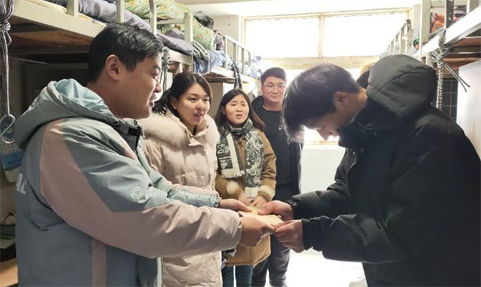 ˇ�g(sh��)��ý�W(xu��)Ժ�����_չ������(g��)һ�����(d��ng) ��(zh��n)���� �͜�ů ����ȫ