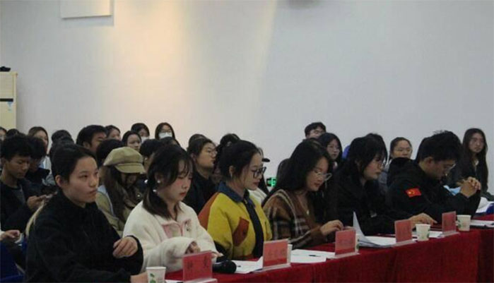 ����������W(xu��)�ڶ�ʮһ�á���ԒͲ��У�@�����˴�ِӋ��C(j��)�ƌW(xu��)�c���g(sh��)�W(xu��)ԺԺ���x��ِ�Qِ