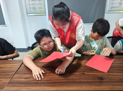 �߲ʼ��ڐ��Ć�������У������l(xi��ng)ͯƷ��