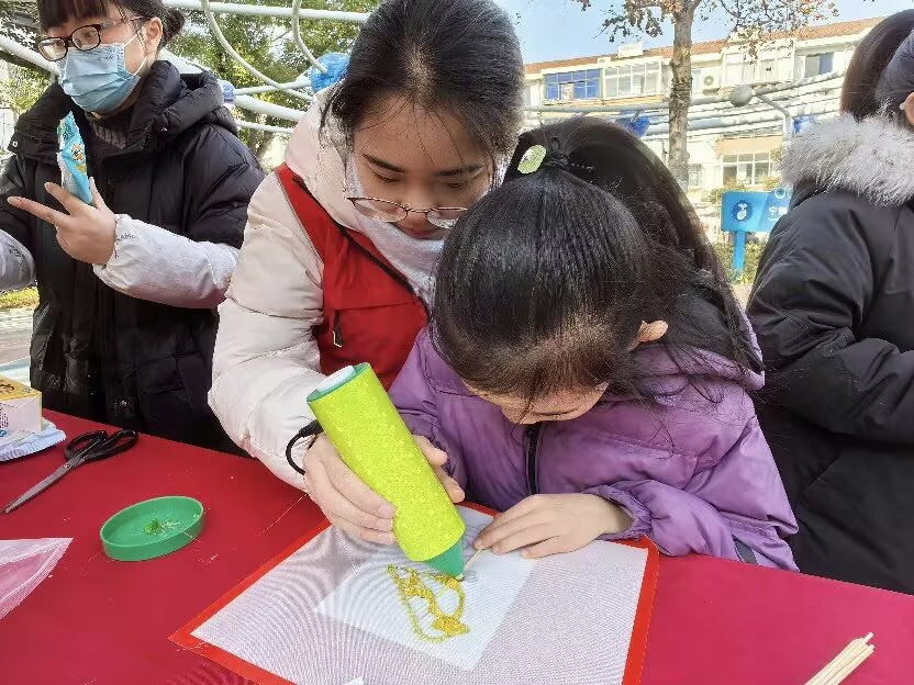 �ώ�̩Ժ���t����ī���F(tu��n)�(du��)���M(j��n)���Ҹ۳�����^(q��)���_չ����־Ը�̌W(xu��)���