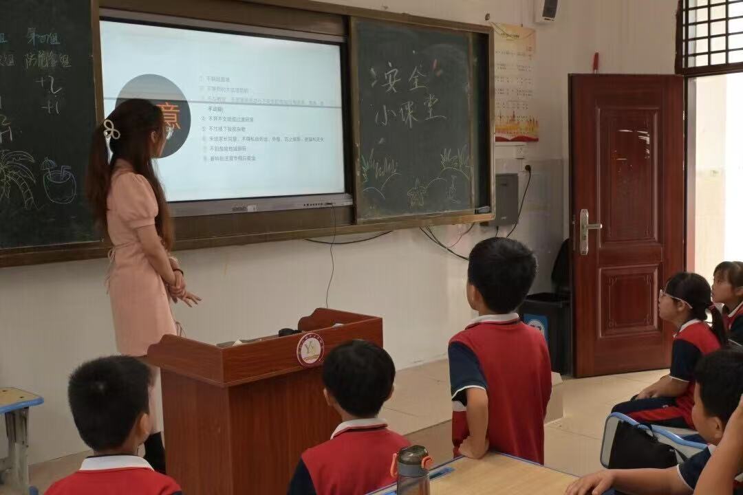 ���u���������磬�t(y��)�W(xu��)н���ͯ�У��Fꠅf(xi��)�����ǅR���o(h��)����