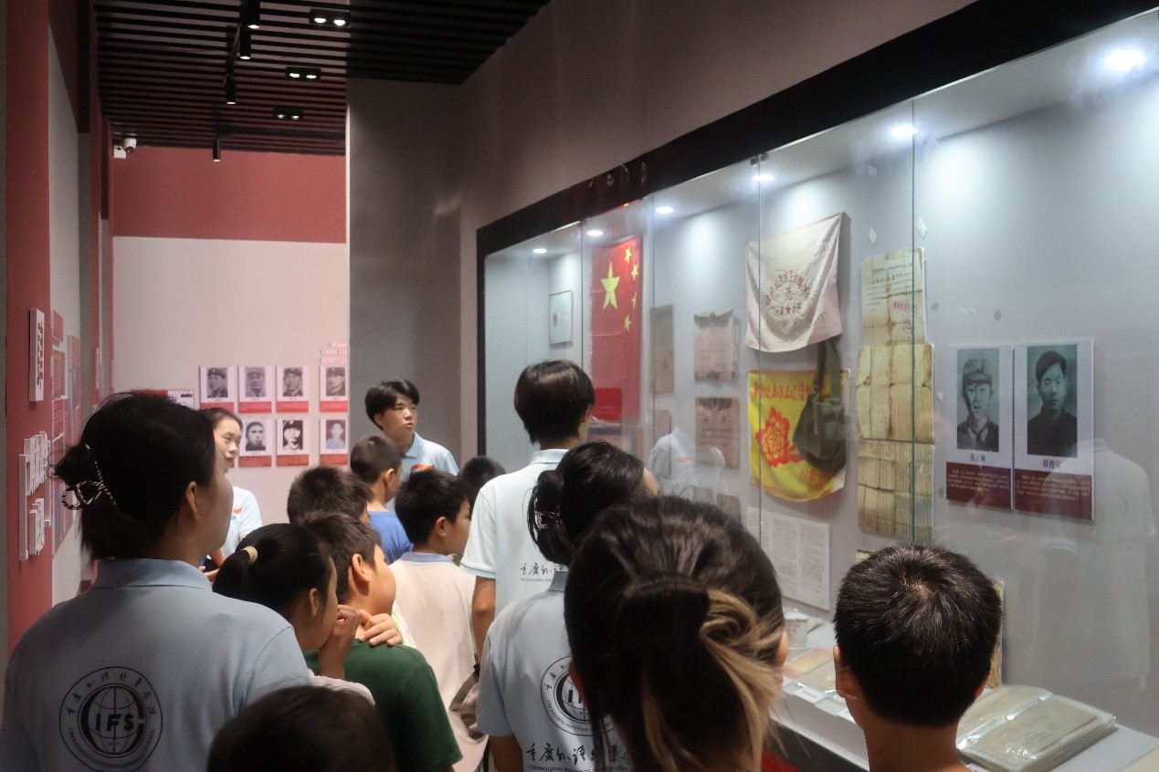 ����Ժ�����l(xi��ng)������Ӣ�Ҿ����s�m(x��)�tɫѪ�}