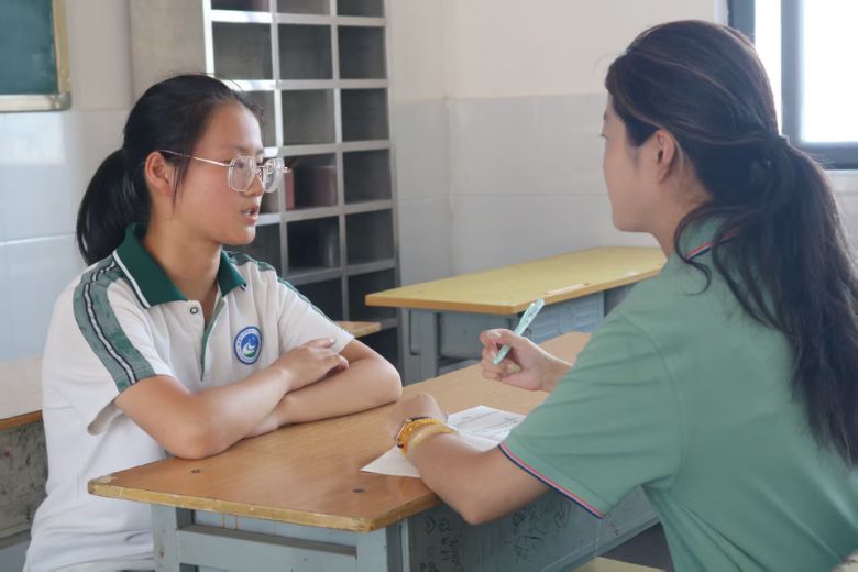 �ഺ֮��ײ�ƌW(xu��)̽�� ���ώ�����W(xu��)����W(xu��)Ժ���M(j��n)�����(zh��n)���ČW(xu��)У��(du��)Ԓ��֪�W(xu��)��