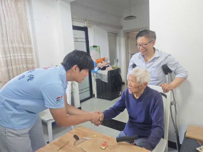 �μ����ļ�������(c��)���������F��������ɫ�ľ�������(bi��o)