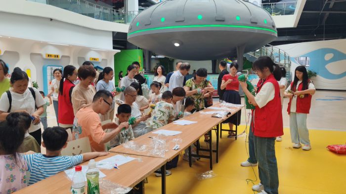 ����ϵĿƌW(xu��)�n��һ������ʽ�ʳ�������ա����Ͼ�������W(xu��)̩�݌W(xu��)Ժ���t����ī������������`�o(j��)����2��