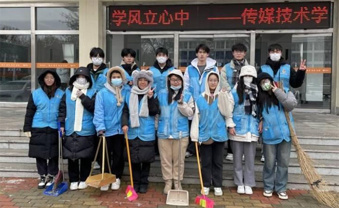 ��ý���g(sh��)�W(xu��)Ժ�e�k���L(f��ng)ѩ���� ů���Єӡ�־Ը����(w��)���