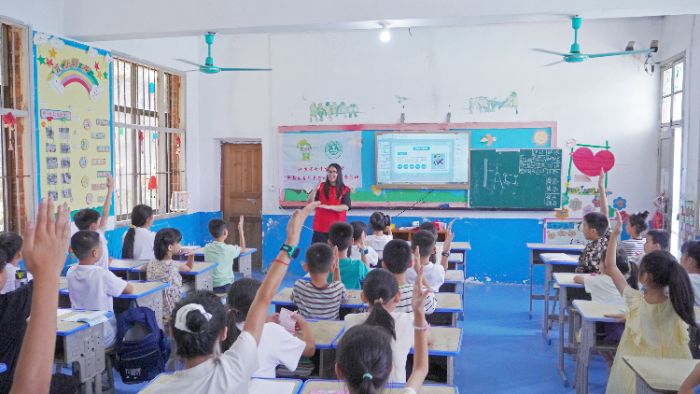 �Ӻ���W(xu��)�tɫ����(m��ng)֧�̈F(tu��n)�_չ��ǧ�l(xi��ng)�f�塱�h(hu��n)�����ջ��(d��ng)