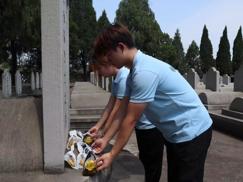 �F�}н�����`�F���ϠI��ʿ��@ �����F������ʿ���мtɫ����