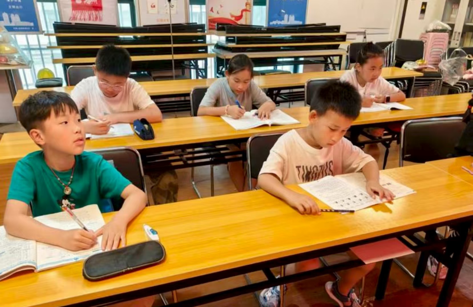 ������^(q��)�Z(y��)�Ďͷ�ӛ�����t����ĥ�F(tu��n)�(du��)���ഺ֮�������L(zh��ng)