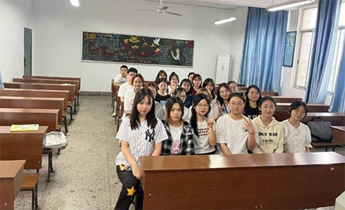 ���ώ�����W(xu��)����Ժ܊Ӗ(x��n)����С�M�ɆTҊ���(hu��)����e��